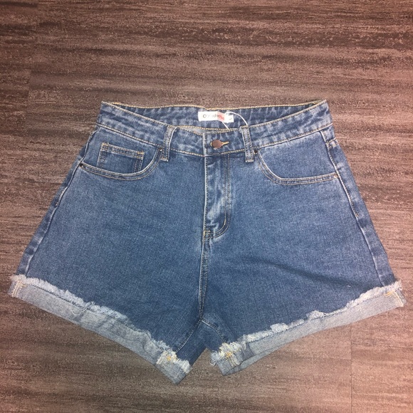 Embroidered blue jean shorts - Picture 3 of 3